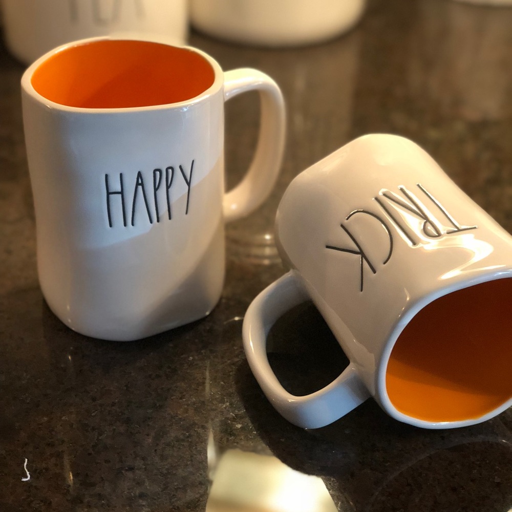 Happy Halloween. Mugs set